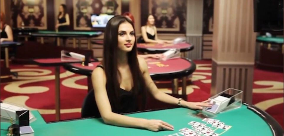 How do you win playing games at an online casino?